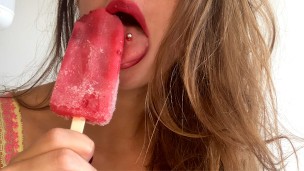 Some content from OnlyFans. Sucking an ice cream, masturbation and squirting! – Luci’s Secret